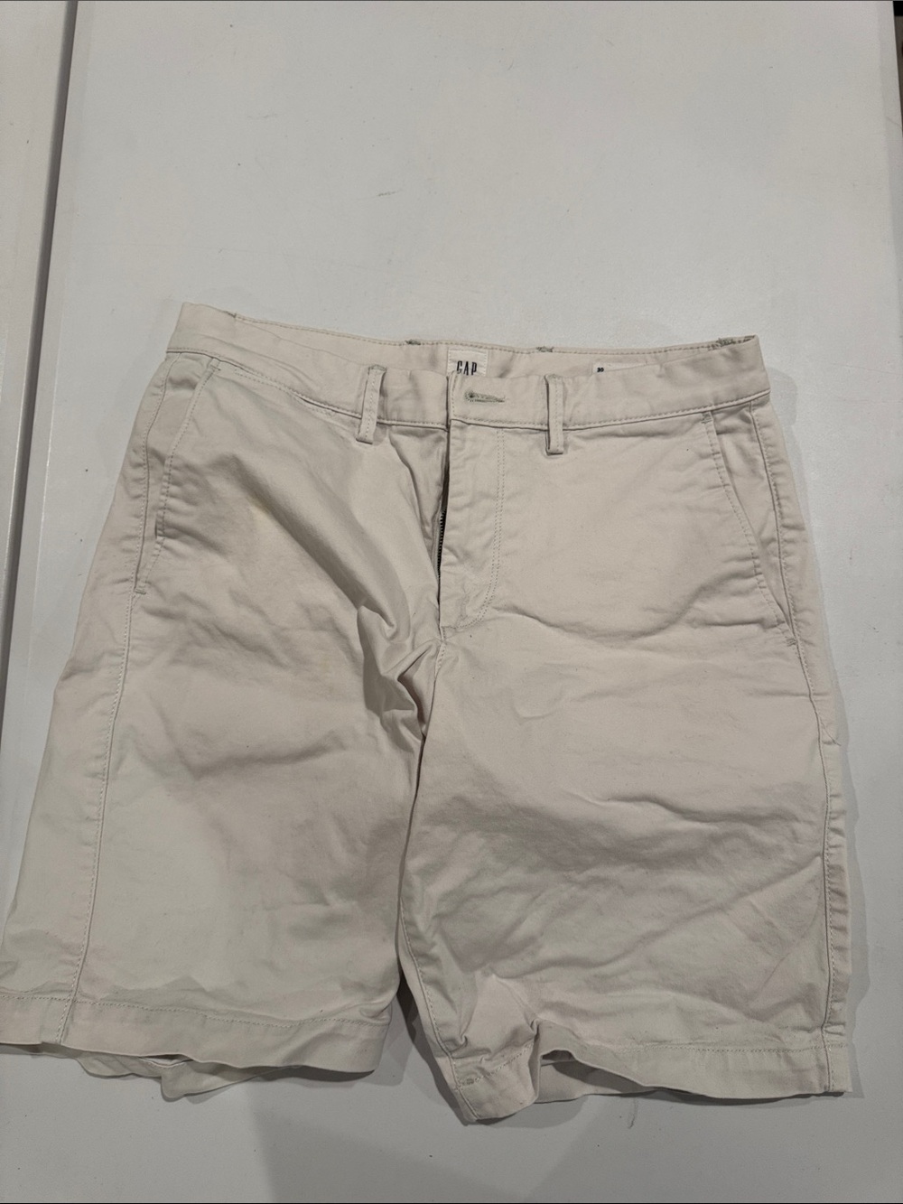 GAP Men's Cream Flat-Front Chino Shorts